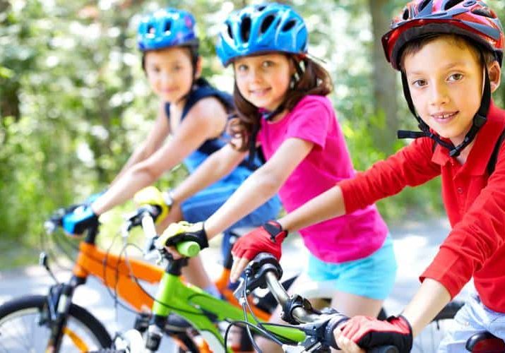 Children-riding-bikes-with-helmets